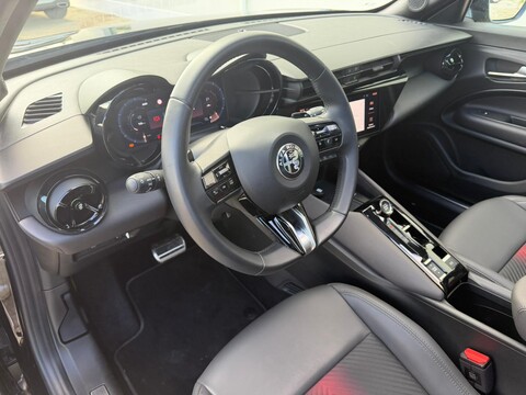 Alfa Romeo Junior 1.2 HYBRID 136 CV EDCT6 SPECIALE MY25 + TETTO Elettrica / Benzina