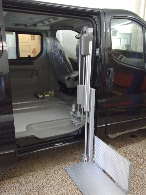 Allestimento pedana laterale HelpV