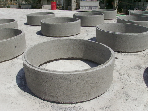 Anelli in cemento per pozzi e fosse imhoff Manufatti in Cemento Fortunato