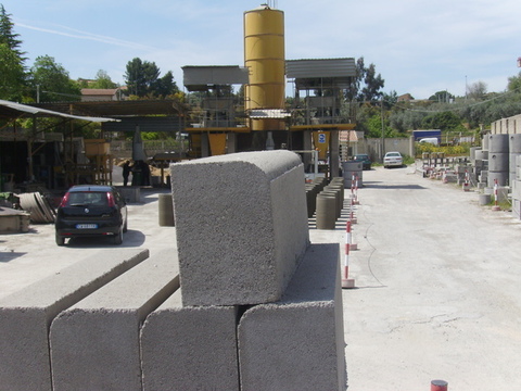 Ciglioni, cordoli e canalette  in cemento Manufatti in Cemento Fortunato