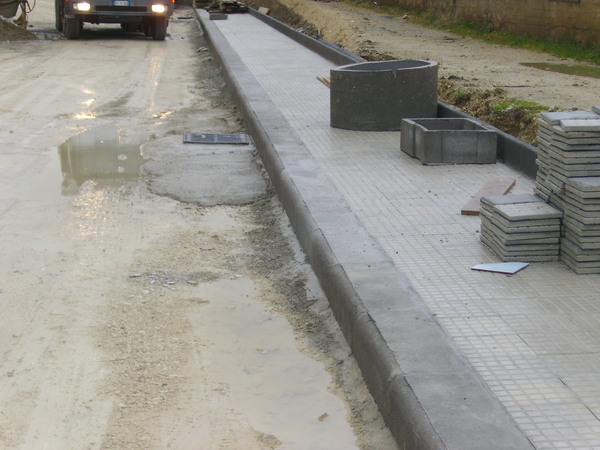 Ciglioni, cordoli e canalette  in cemento Manufatti in Cemento Fortunato