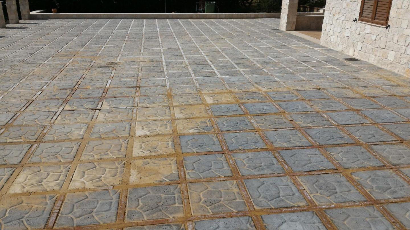 Pavimentazione per esterni manufatti in cemento fortunato ... Pavimenti per esterni in cemento