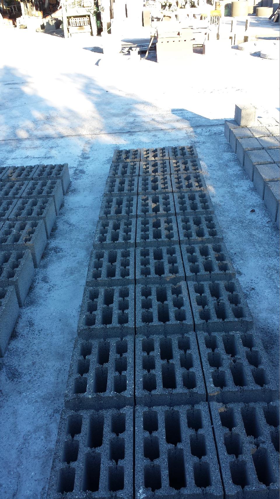 Blocchi in cemento Manufatti in Cemento Fortunato 25x25x50
