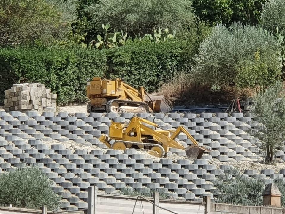 Blocchi in Cemento per muri a secco e per mantenimento scarpate  Manufatti in Cemento Fortunato