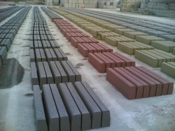 Ciglioni, cordoli e canalette  in cemento Manufatti in Cemento Fortunato