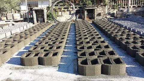 Blocchi in Cemento per muri a secco e per mantenimento scarpate  Manufatti in Cemento Fortunato