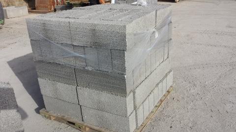 Blocchi in cemento" pieni" varie misure   Manufatti in Cemento Fortunato Varie misure