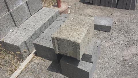 Blocchi in cemento" pieni" varie misure   Manufatti in Cemento Fortunato Varie misure