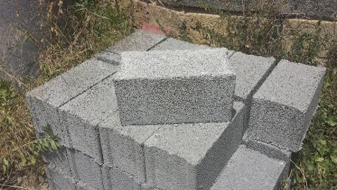 Blocchi in cemento" pieni" varie misure   Manufatti in Cemento Fortunato Varie misure