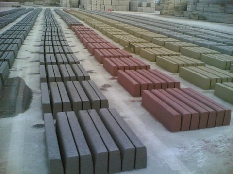 Ciglioni, cordoli e canalette  in cemento Manufatti in Cemento Fortunato  - Caltanissetta