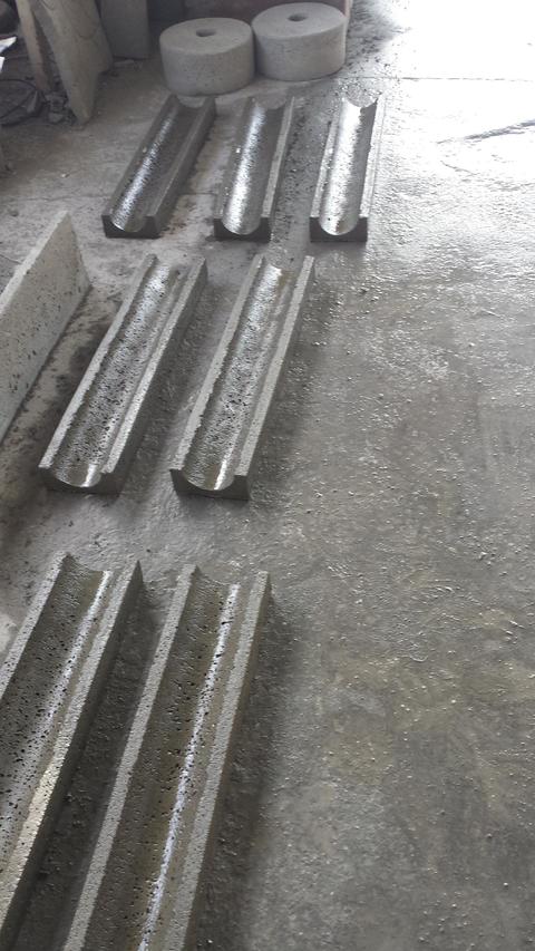 Canalette in cemento vibrato con innesto.  Manufatti in Cemento Fortunato