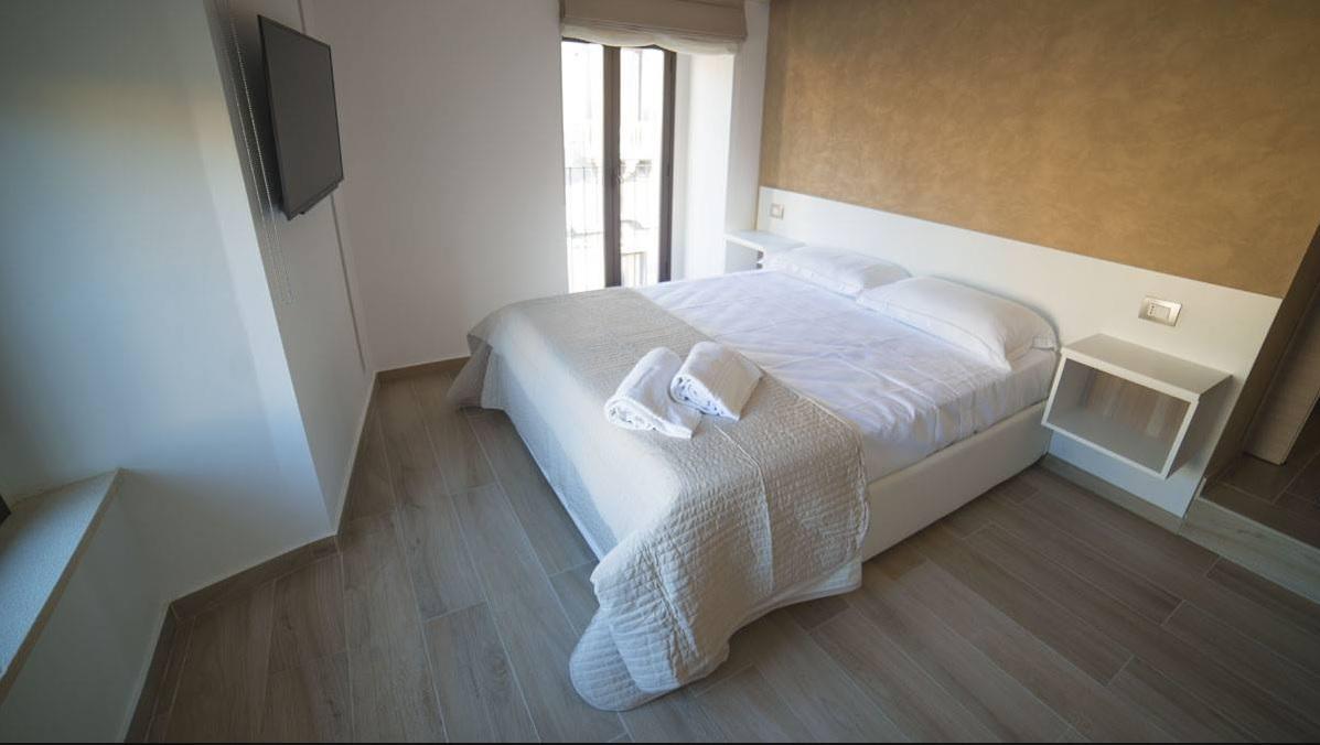MOBILI, ARREDAMENTO, CAMERE PER ALBERGO COLOMBINI GOLF