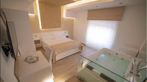 MOBILI, ARREDAMENTO, CAMERE PER ALBERGO COLOMBINI GOLF