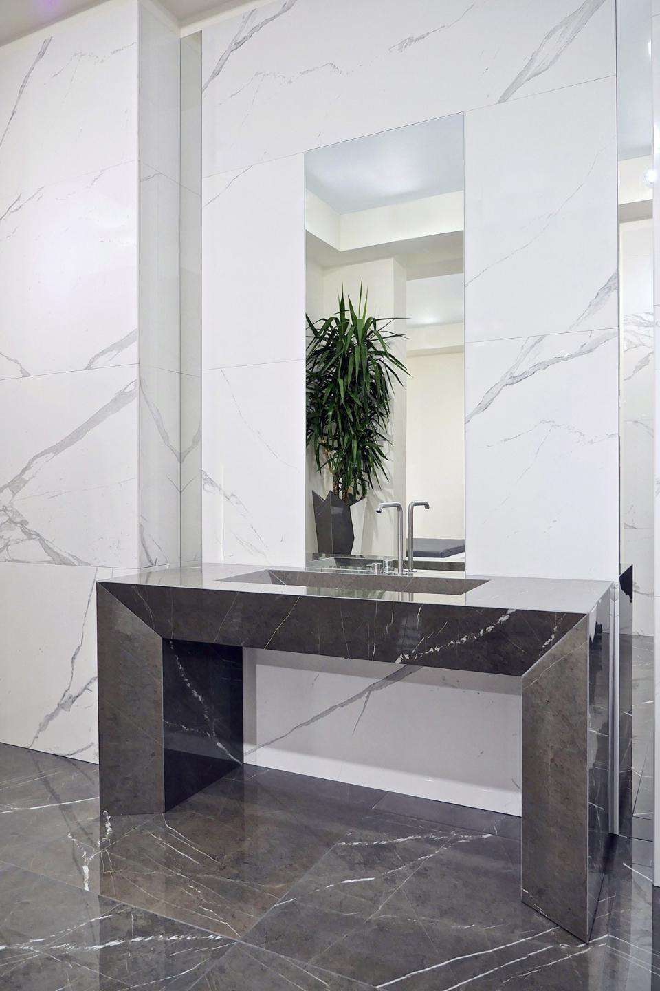 Casalgrande Padana MARMOKER Pavimento/rivestimento in gres porcellanato effetto marmo Granitoker