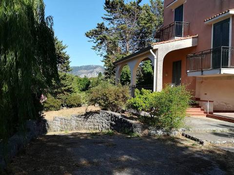 Villa in Vendita a Monreale collina (Palermo)