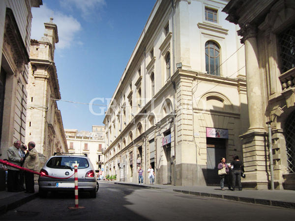 Negozio in Affitto a Caltagirone (Catania)