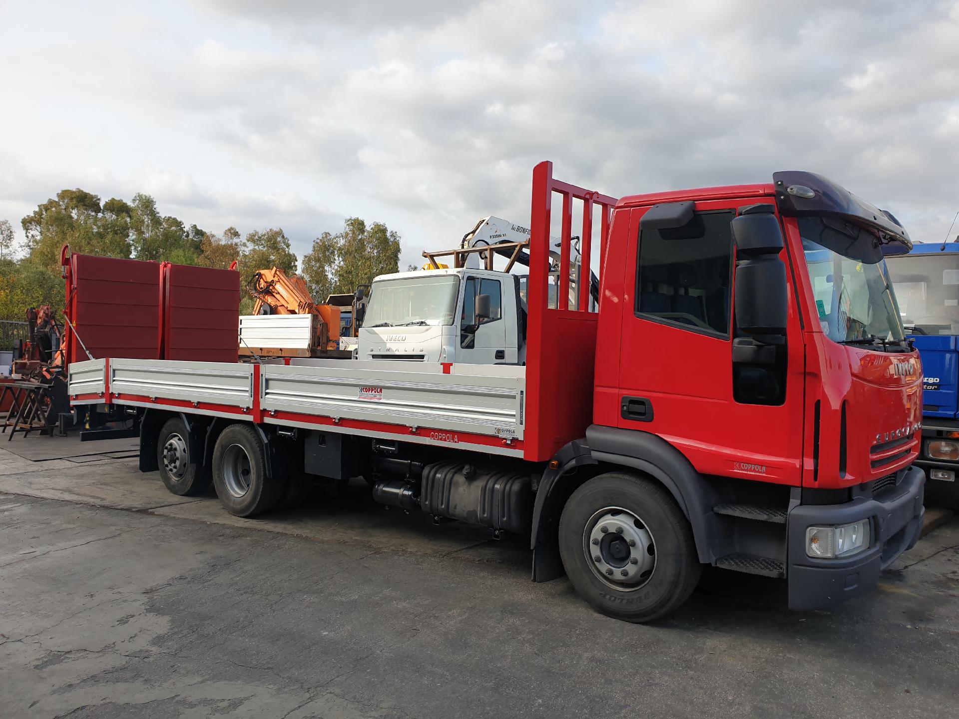IVECO 150.28 PIANALE CON RAMPE DI CARICO IDRAULICHE PER TRASPORTO MACCHINE OPERATRICI - SICILIA