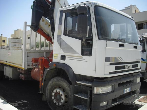 AUTOCARRO/CAMION 190 27  COMPLETO DI ATTREZZATURA CON RAMPE DI CARICO IDRAULICHE IVECO 190 27