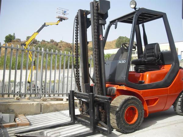 CARRELLO ELEVATORE MARCA LINDE 30 Q.LI LINDE 30 Q.LI