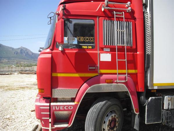 AUTOCARRO/CAMION IVECO FIAT 190-36 CON CASSONE FRIGORIFERO IVECO 190-36