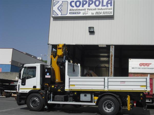 AUTOCARRO IVECO 180 28K CON GRU EFFER 225/5S+JIB 3S E CASSONE RIBALTABILE TRILATERALE COPPOLA