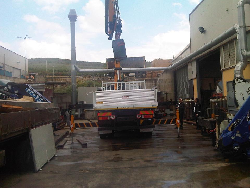 IVECO 180 COMPLETO DI GRU EFFER 225 E CASSONE RIBALTABILE TRILATERALE - SICILIA