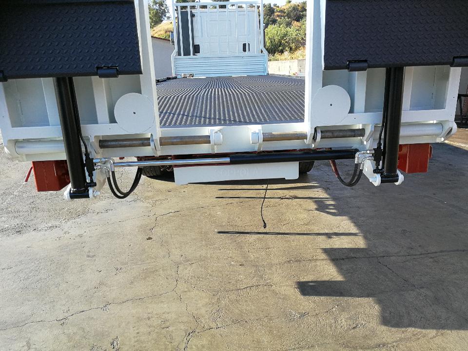 PIANALE CON RAMPE DI CARICO IDRAULICHE COPPOLA