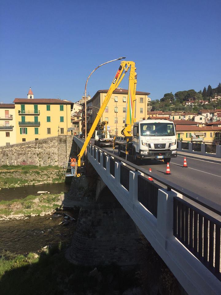 PIATTAFORMA AEREA CELA AUTOCARRATA CESTELLO PORTA PERSONE MOD. DT28 - SICILIA CELA DT 28