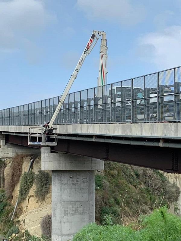 PIATTAFORMA AEREA CELA AUTOCARRATA CESTELLO PORTA PERSONE MOD. DT28 - SICILIA CELA DT 28