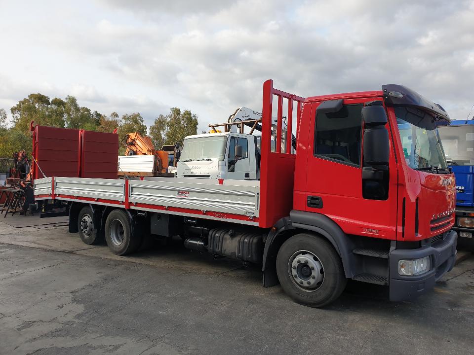 IVECO 150.28 PIANALE CON RAMPE DI CARICO IDRAULICHE PER TRASPORTO MACCHINE OPERATRICI - SICILIA