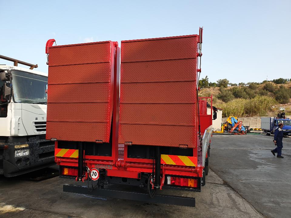 IVECO 150.28 PIANALE CON RAMPE DI CARICO IDRAULICHE PER TRASPORTO MACCHINE OPERATRICI - SICILIA