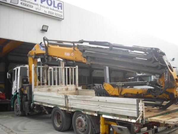 AUTOCARRO/CAMION IVECO 240.38 CON GRU EFFER 550/6S+JIB6S ALTEZZA GRU MT 34 E RADIOCOMANDO