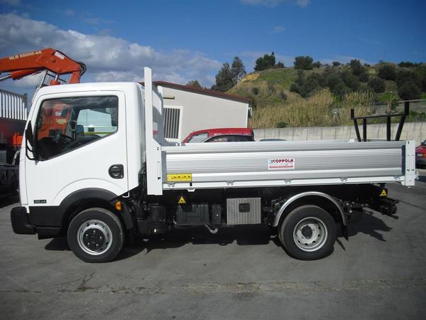 AUTOCARRO/CAMION NISSAN CABSTAR 150 E CASSONE RIBALTABILE TRILATERALE