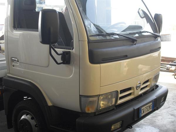 AUTOCARRO/CAMION NISSAN CABSTAR 130 CON CASSONE FISSO COPPOLA E GRU DIETRO CABINA