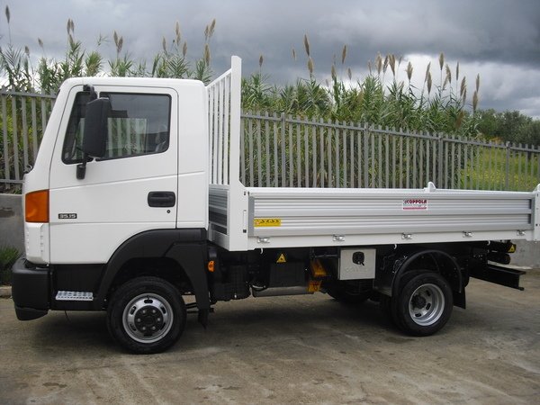 AUTOCARRO/CAMION NISSAN 35.15 ATLEON CON CASSONE RIBALTABILE TRILATERALE