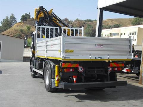 AUTOCARRO IVECO 180 28K CON GRU EFFER 225/5S+JIB 3S E CASSONE RIBALTABILE TRILATERALE COPPOLA