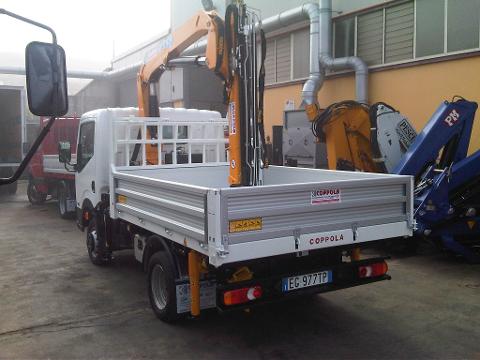 GRU EFFER 42 COMPLETA DI CASSONE RIBALTABILE TRILATERALI MONTATI SU NISSAN CABSTAR - SICILIA