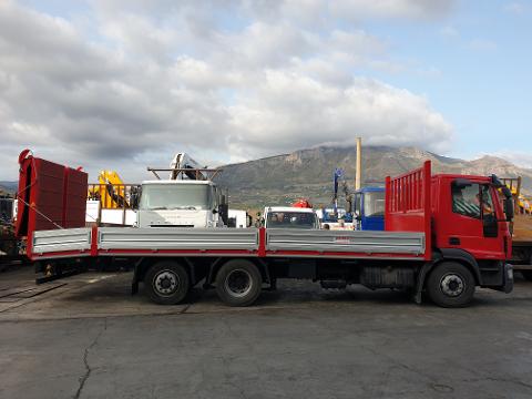 IVECO 150.28 PIANALE CON RAMPE DI CARICO IDRAULICHE PER TRASPORTO MACCHINE OPERATRICI - SICILIA