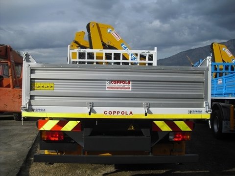 AUTOCARRO/CAMION IVECO 100E22K CASSONE RIBALTABILE TRILATERALE GRU EFFER 100/3S+JIB2S RADIOCOMANDO