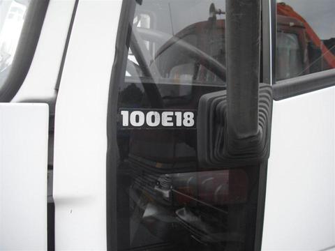 AUTOCARRO/CAMION IVECO 100E18 TECTOR ANNO 2002 FURGONATO CON SPONDA MONTACARICHI  POSTERIORE IVECO 100E18 TECTOR