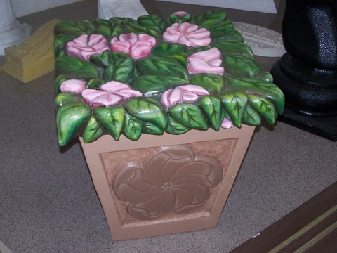 Sculture in polistirolo a Catania, Sicilia, Italia: Delfini, Sacco cemento, Vaso, Gomma, Matita, Zucca - scolpiti e decorati