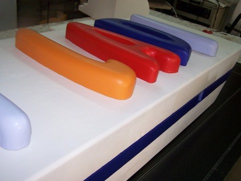 Sculture in polistirolo a Catania, Sicilia, Italia: Delfini, Sacco cemento, Vaso, Gomma, Matita, Zucca - scolpiti e decorati