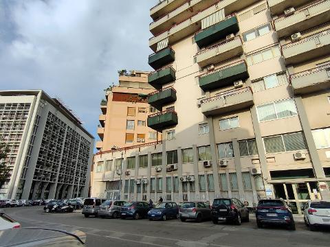 Ufficio in Vendita a Palermo Malaspina - Parlatore