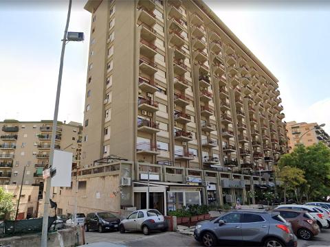 Magazzino / Deposito in Affitto a Palermo Fiera - Montepellegrino - Cantieri
