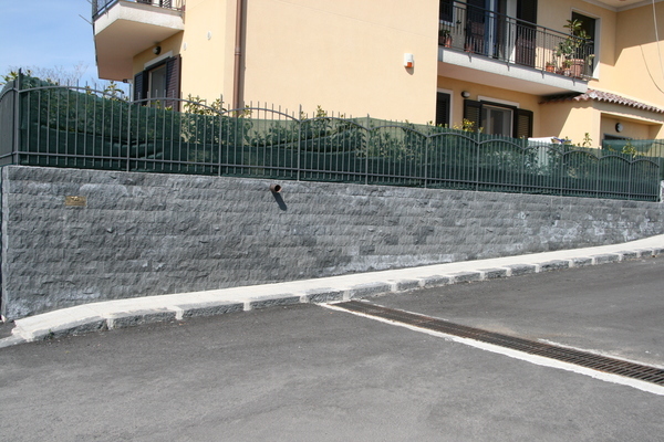 Spacco di cava in pietra lavica