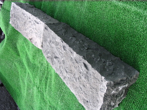 Orlatura tradizionale in pietra lavica