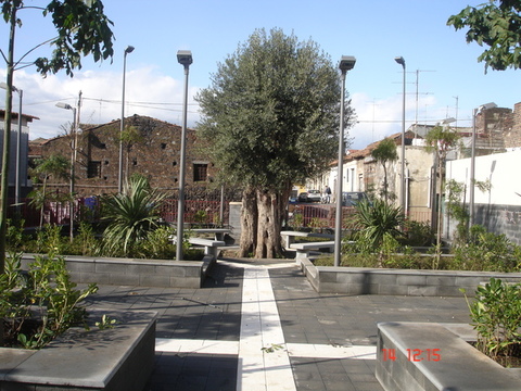 Arredo Urbano in pietra lavica, tavoli e panche in pietra lavica
