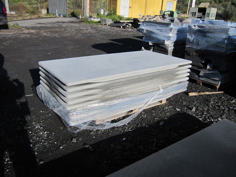 Tavoli ovali e rettangolari  in pietra lavica