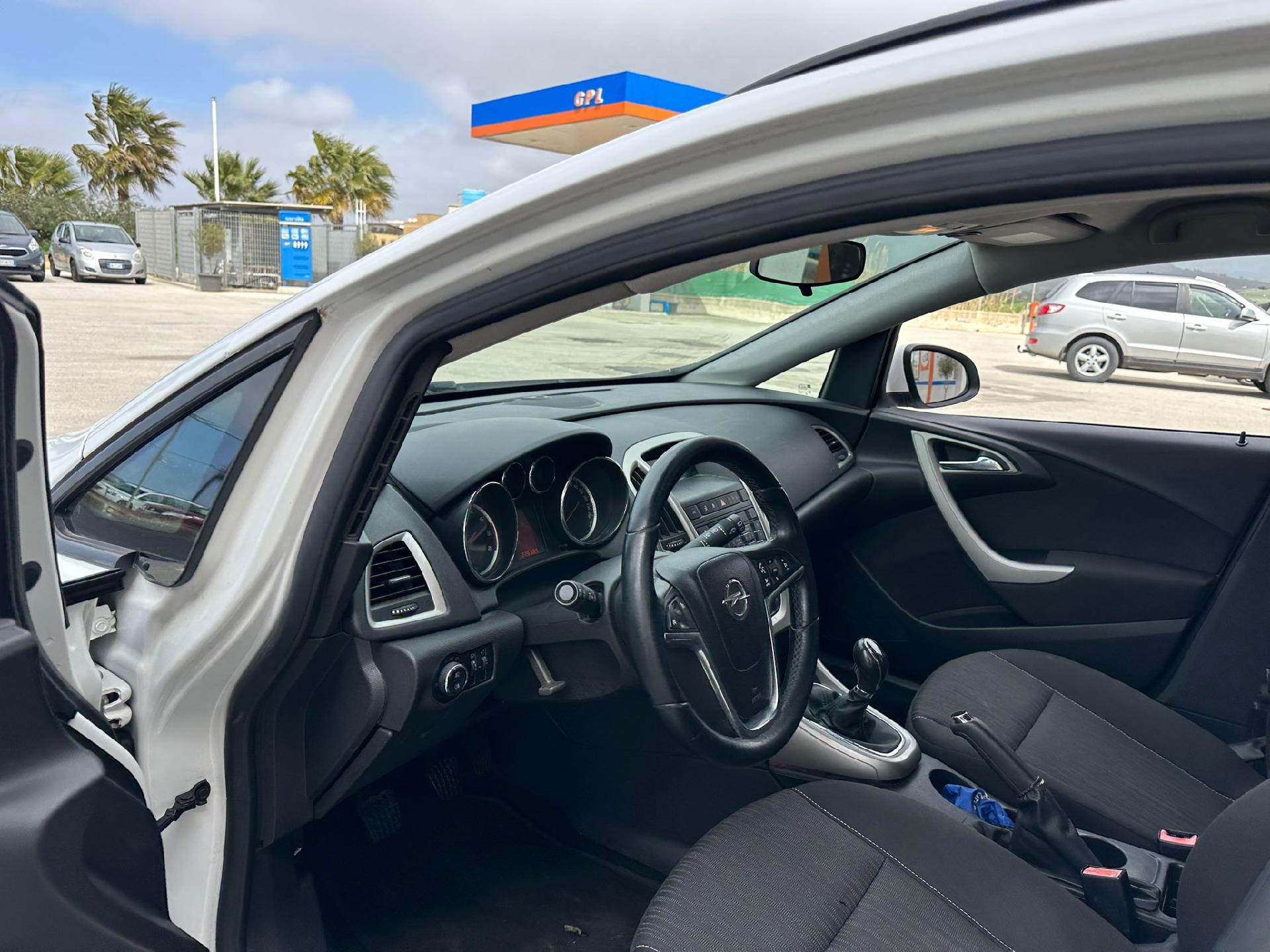 Opel Astra Sport Tourer GPL / Benzina