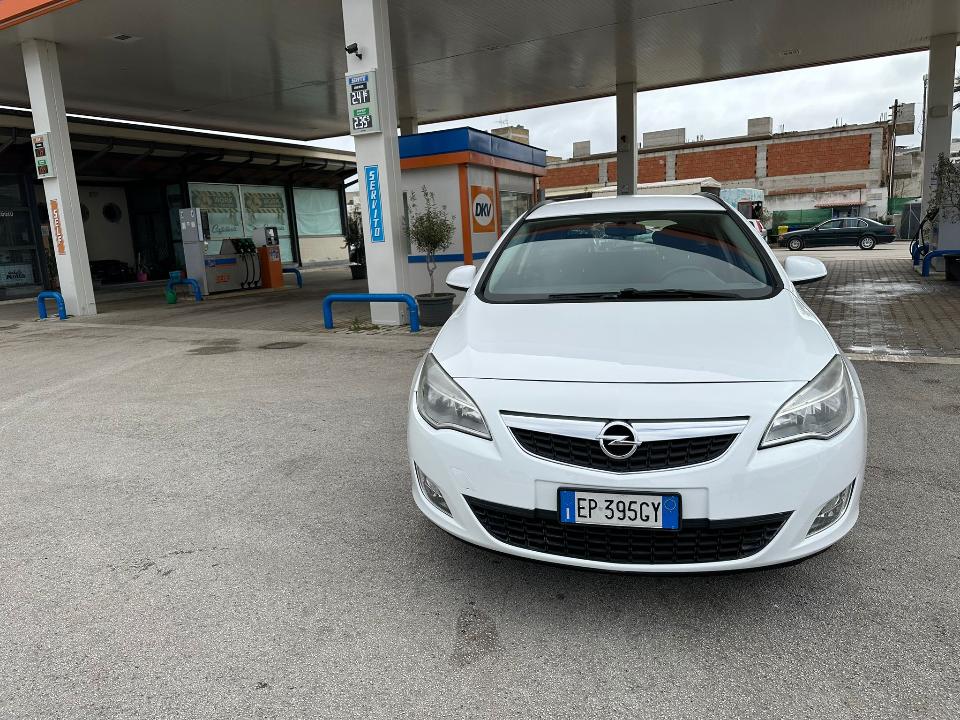 Opel Astra Sport Tourer GPL / Benzina